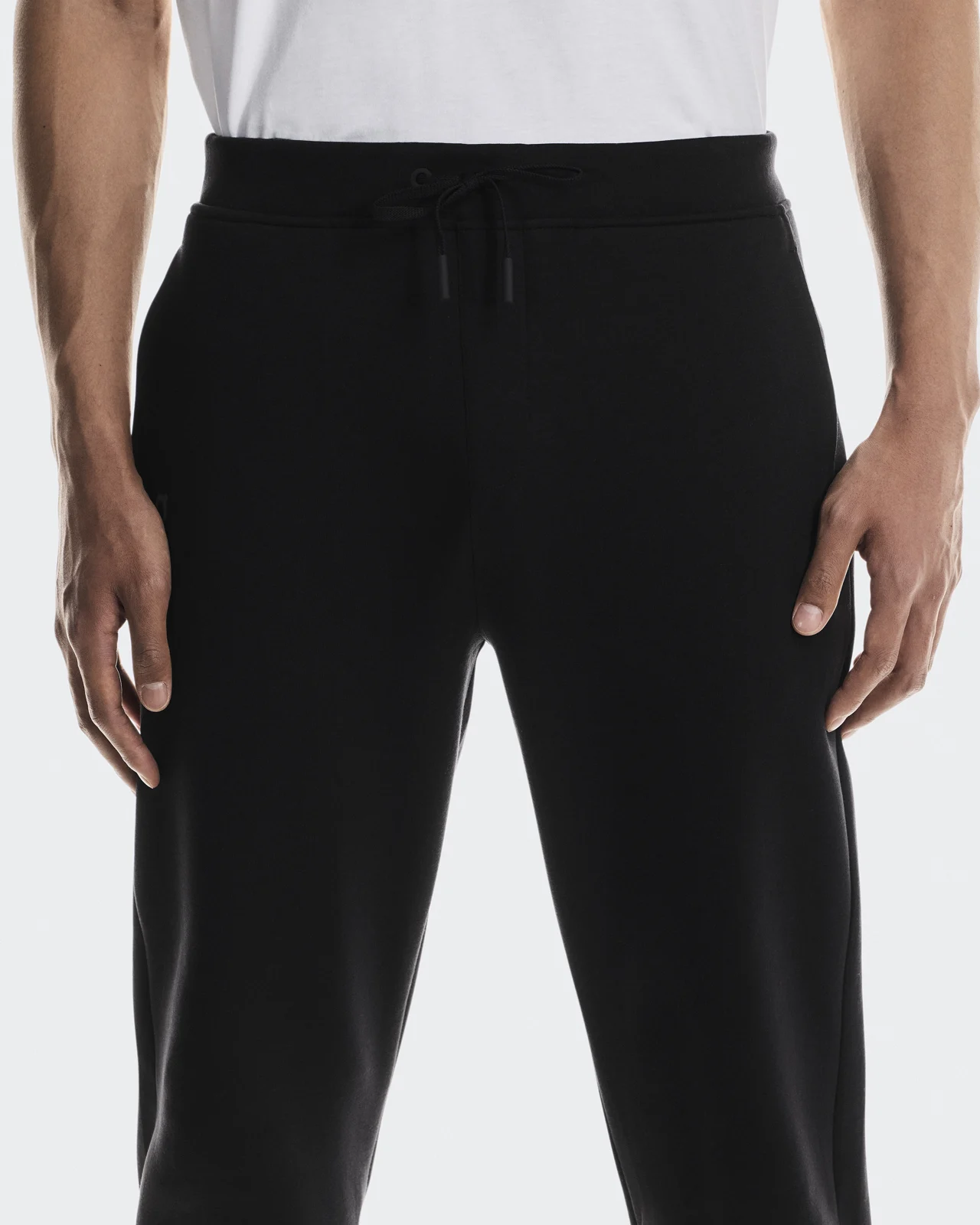 Focus Tech Sweatpants Black — 4